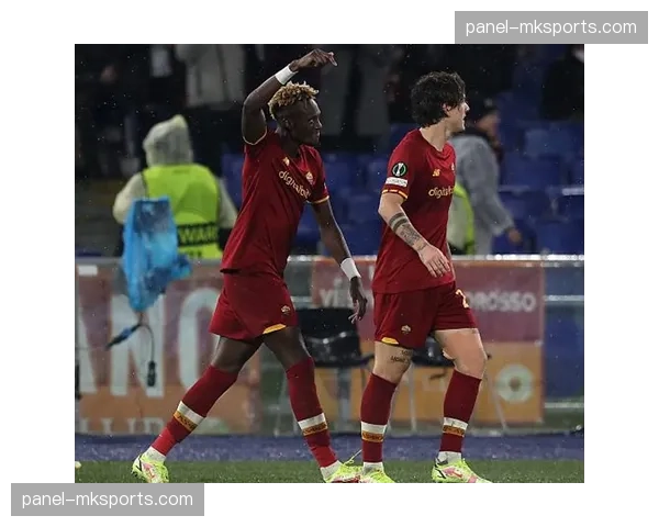 对手门将受伤，利物浦前锋加克波主动将球踢出边线